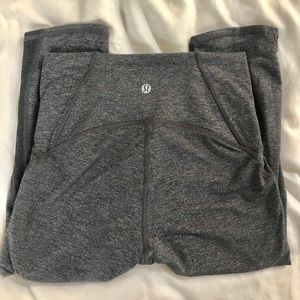 Cropped grey lululemon leggings